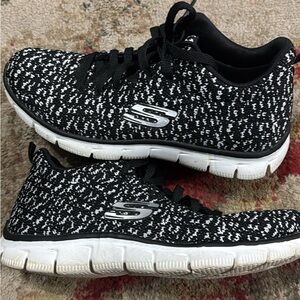 Skechers Monochrome Knit Sneakers 7.5
